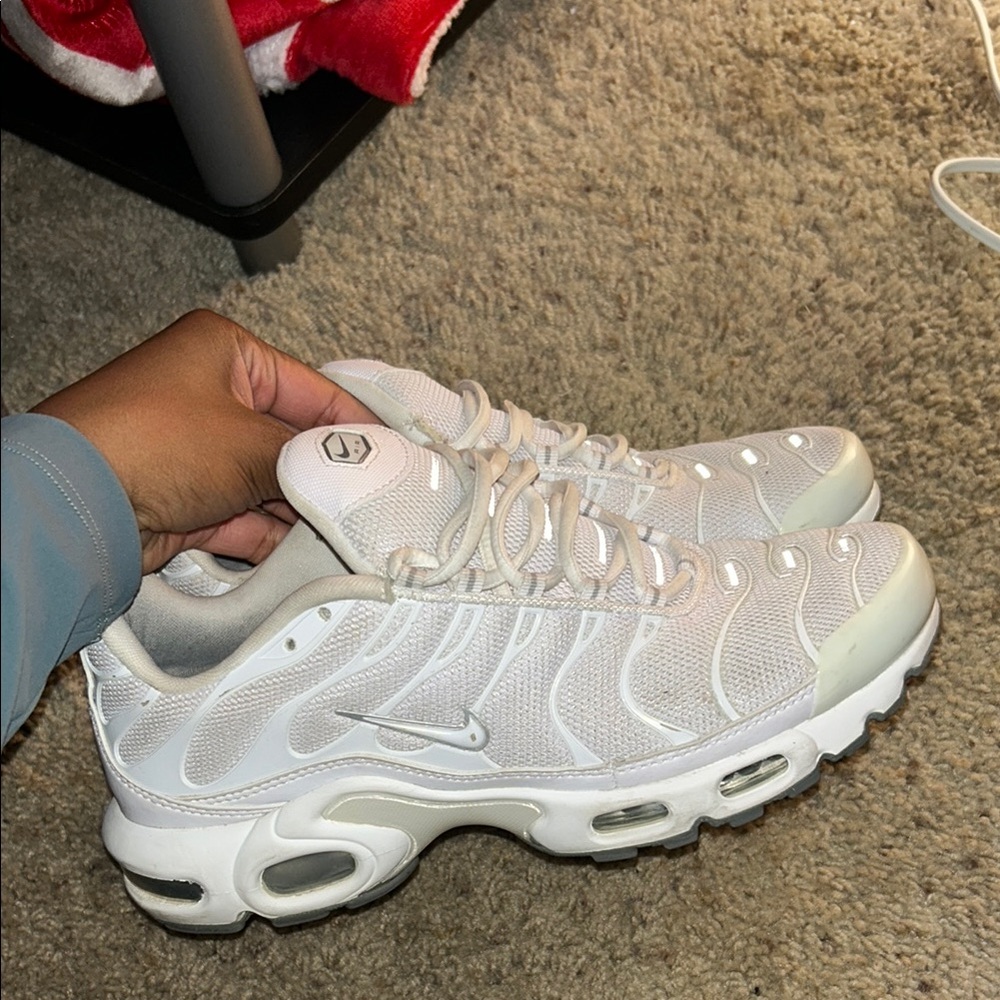 Nike White Air Max Plus Sneakers Men’s Size 8 (Women’s 9.5) Box included!